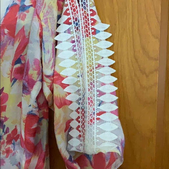 Ladies top - Picture 3 of 6